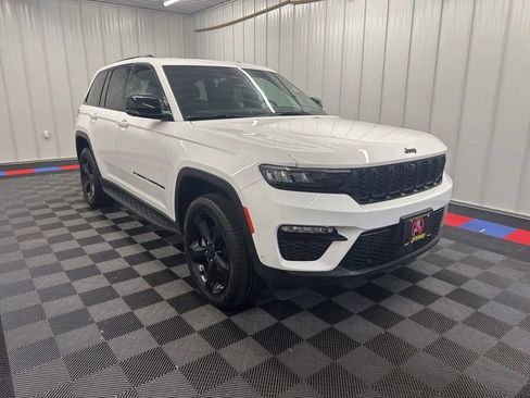 Used 2024 Jeep Grand Cherokee Limited w/ Luxury Tech Group II AWD/4WD image 2