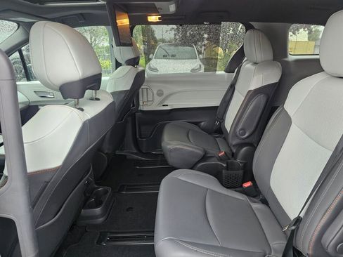 Used 2022 Toyota Sienna XSE FWD image 20