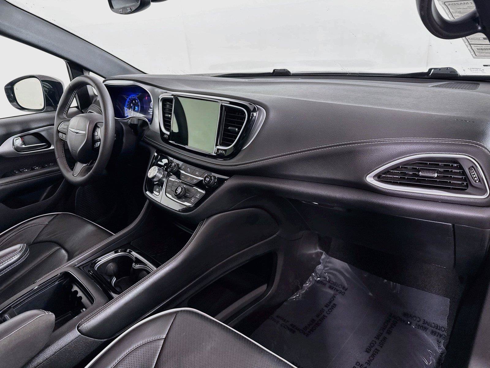 Used 2025 Chrysler Pacifica Limited FWD image 43