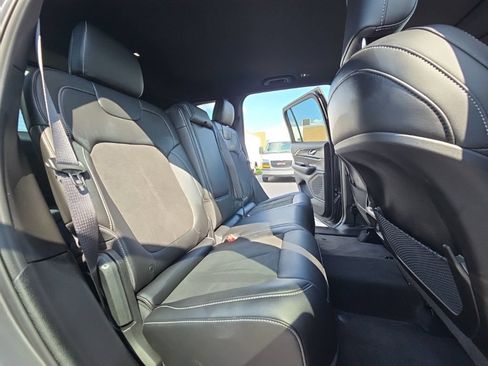 Used 2025 Jeep Grand Cherokee Altitude AWD/4WD image 22