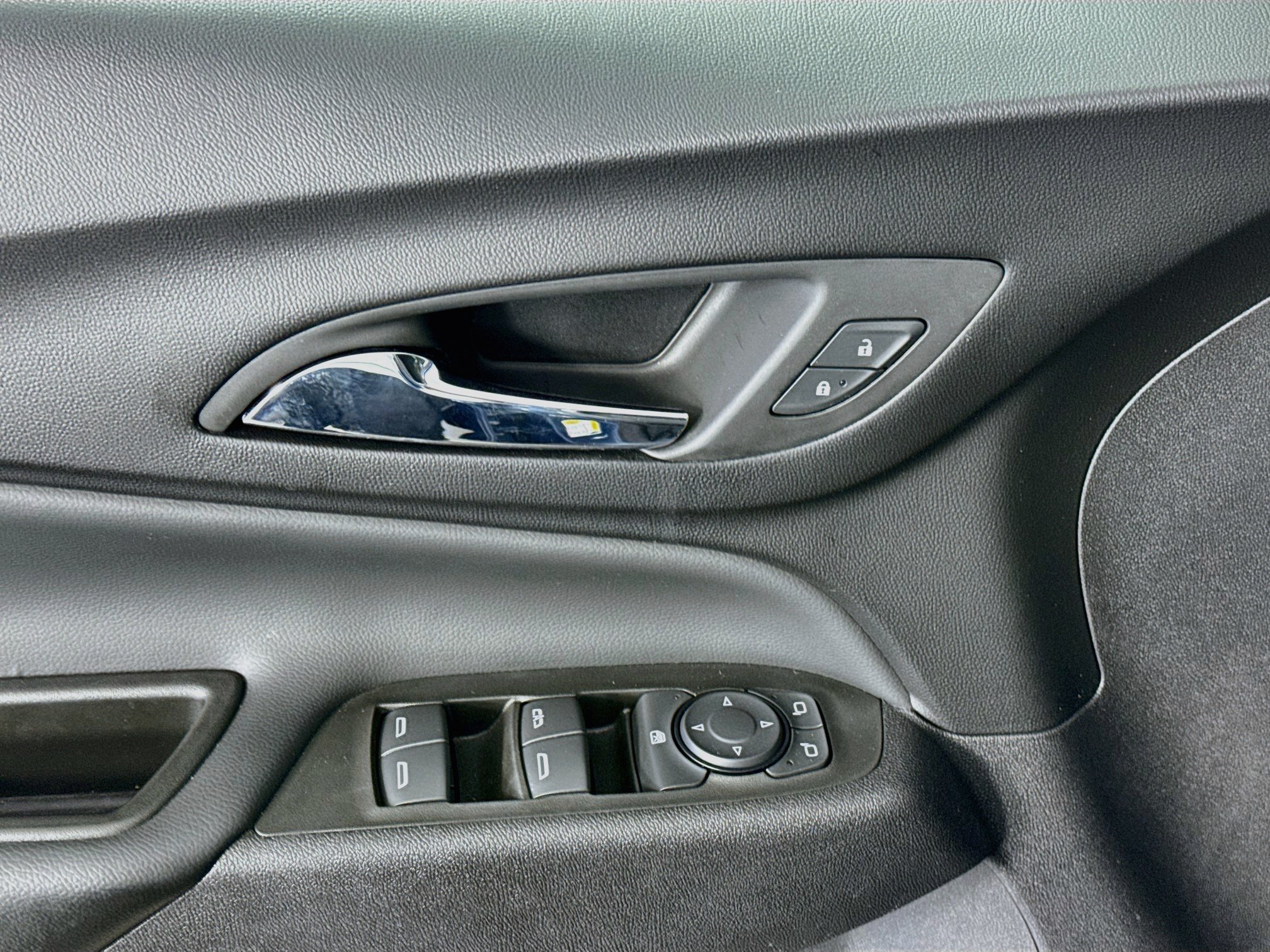 Used 2024 Chevrolet Equinox LT AWD/4WD image 18