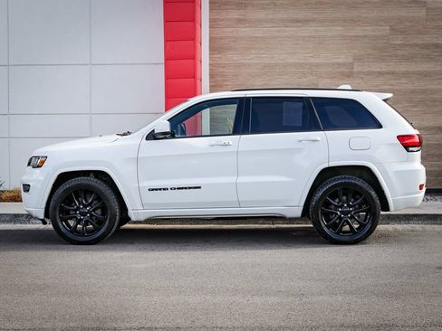 Used 2019 Jeep Grand Cherokee Altitude AWD/4WD image 6