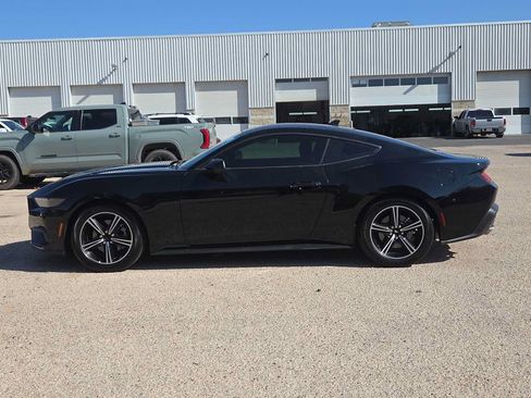 Used 2025 Ford Mustang Coupe RWD image 5