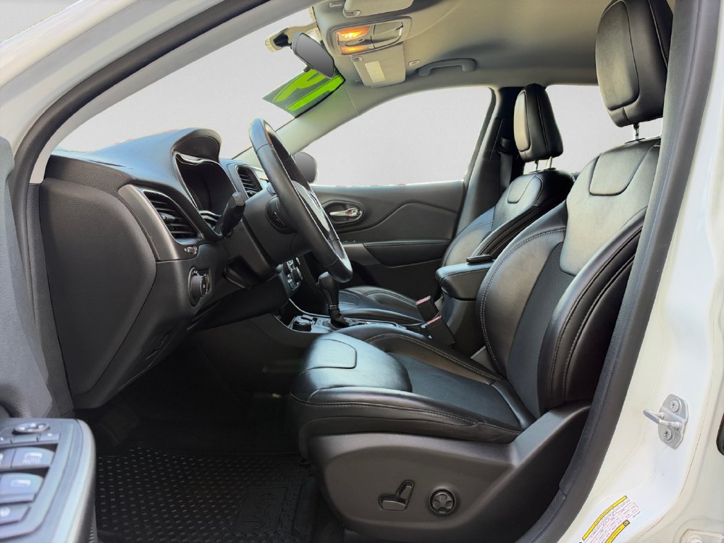 Certified 2019 Jeep Cherokee Latitude Plus w/ Cold Weather Group AWD/4WD image 22