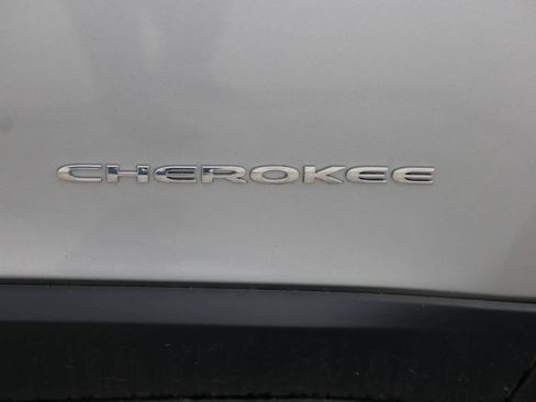 Used 2017 Jeep Cherokee Limited AWD/4WD image 37