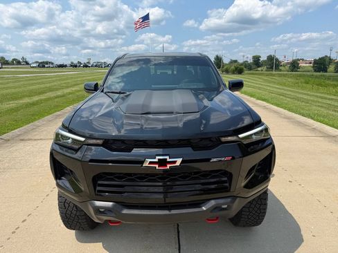 Used 2024 Chevrolet Colorado ZR2 AWD/4WD image 11