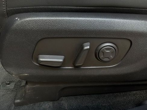 Used 2026 Kia Carnival FWD image 11