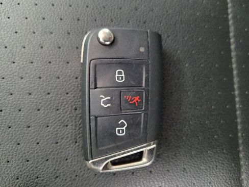 Used 2021 Volkswagen Tiguan SE AWD/4WD image 32