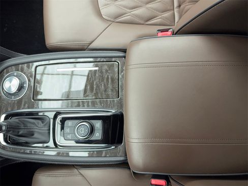 Used 2024 Nissan Armada Platinum w/ Captain's Chairs Package image 33