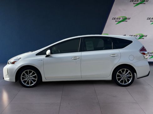 Used 2017 Toyota Prius V Two image 5