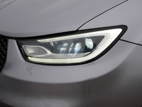 Used 2021 Chrysler Pacifica Limited w/ Uconnect Theater Family Group image 16