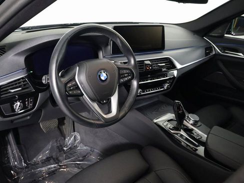 Used 2023 BMW 530e xDrive w/ Premium Package image 7