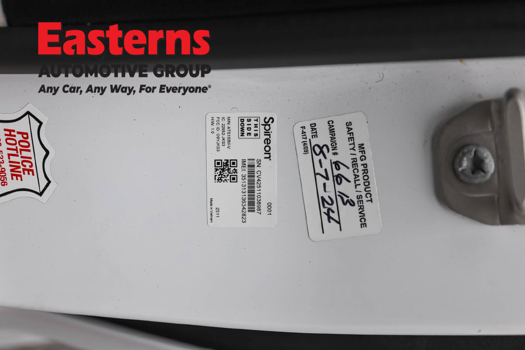 Used 2023 Chrysler Pacifica Touring-L FWD image 37