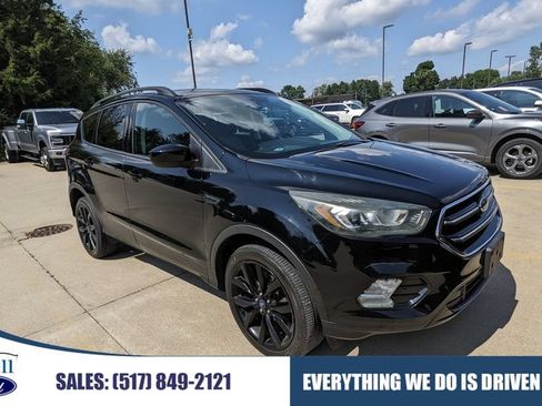 Used 2017 Ford Escape SE w/ Equipment Group 201A AWD/4WD image 1