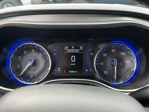 Used 2020 Chrysler Pacifica Touring-L w/ S Appearance Package image 14