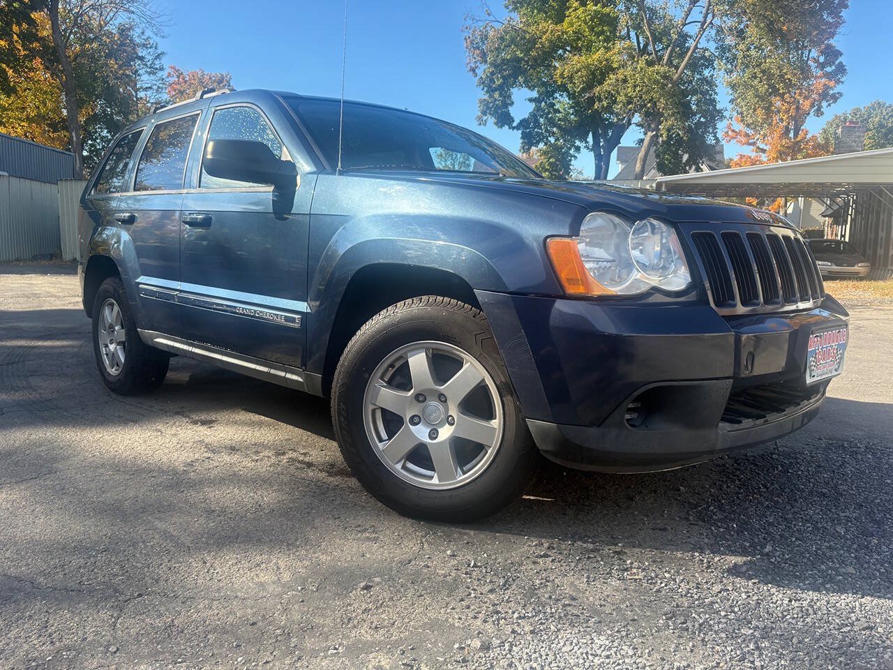 Used 2010 Jeep Grand Cherokee Laredo AWD/4WD image 1