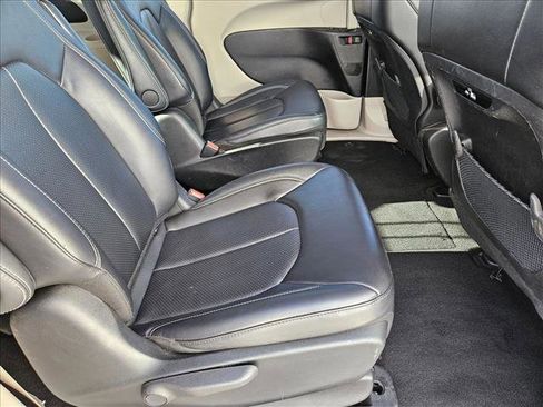 Used 2024 Chrysler Pacifica Limited FWD image 20