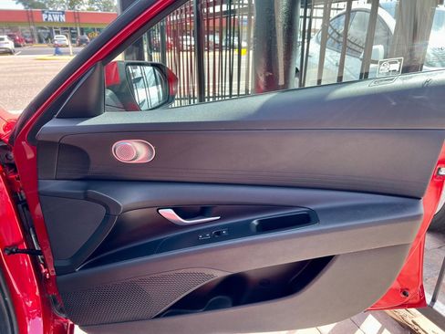 Used 2021 Hyundai Elantra SE image 42