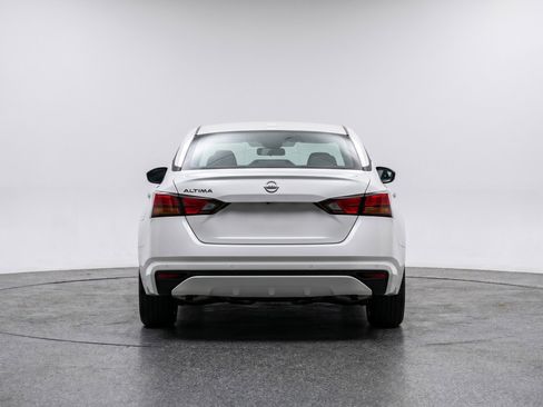 Used 2025 Nissan Altima 2.5 SV FWD image 7