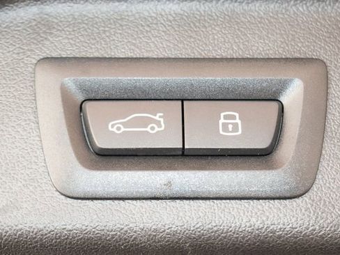 Used 2025 BMW X5 xDrive50e AWD/4WD image 16