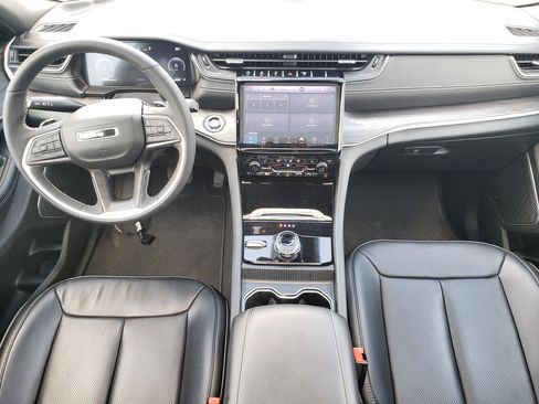 Used 2024 Jeep Grand Cherokee Limited w/ Luxury Tech Group II AWD/4WD image 15