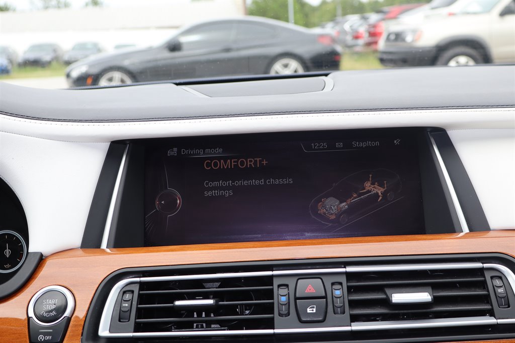 Used 2015 BMW 750Li RWD image 26
