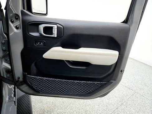 Used 2023 Jeep Wrangler Sahara image 24