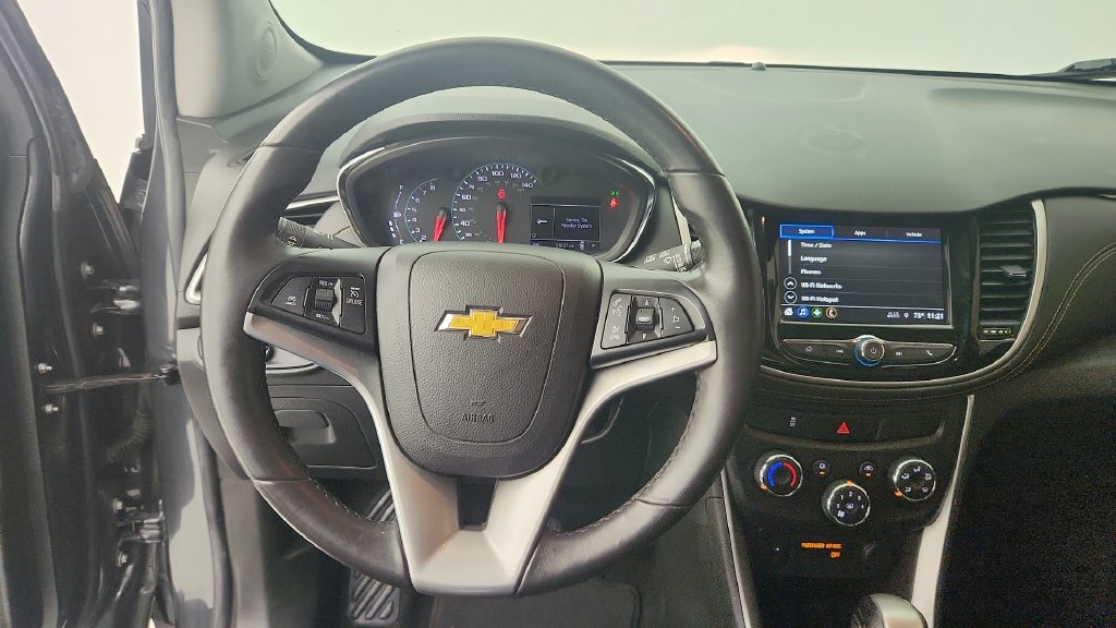 Used 2018 Chevrolet Trax LT w/ LT Convenience Package FWD image 16