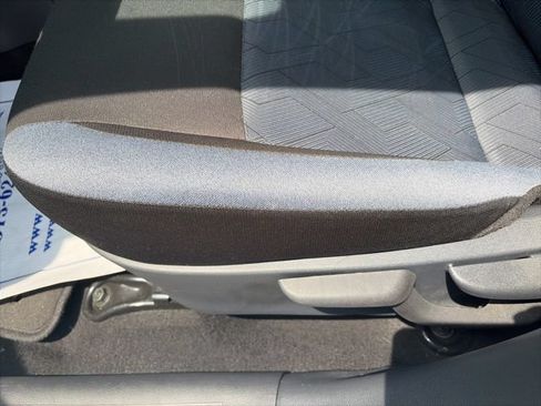 Used 2025 Nissan Versa SV FWD image 19
