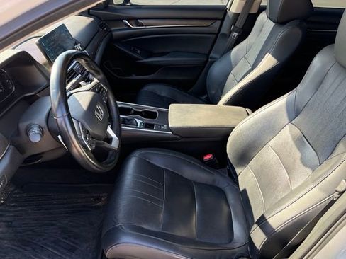Used 2018 Honda Accord Touring image 13