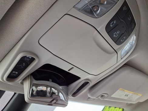 Certified 2021 Chrysler Pacifica Limited AWD/4WD image 16