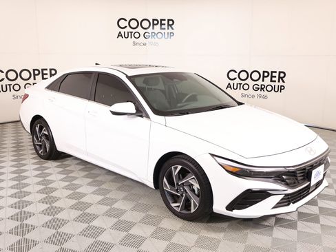 Used 2024 Hyundai Elantra SEL w/ Convenience Package image 1