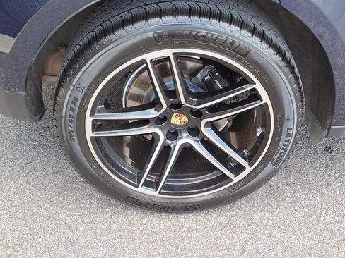 Certified 2021 Porsche Macan image 14