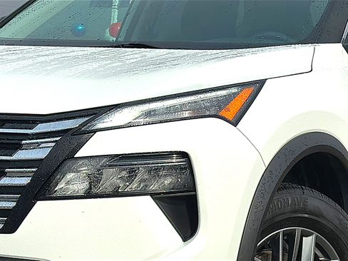 Used 2024 Nissan Rogue S image 4