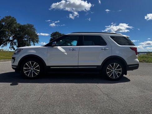 Used 2018 Ford Explorer Platinum image 2