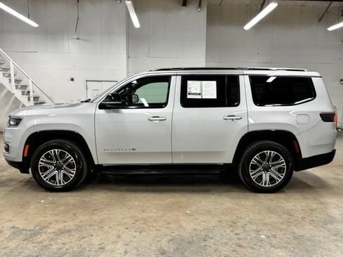 Used 2024 Jeep Wagoneer L Series II RWD image 4