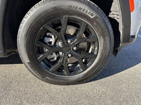 Used 2024 Jeep Grand Cherokee L Laredo image 19