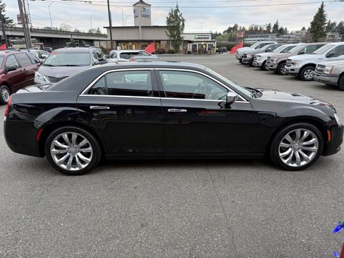 Used 2018 Chrysler 300 Limited image 7