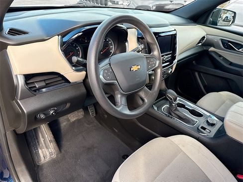 Used 2022 Chevrolet Traverse LS image 10