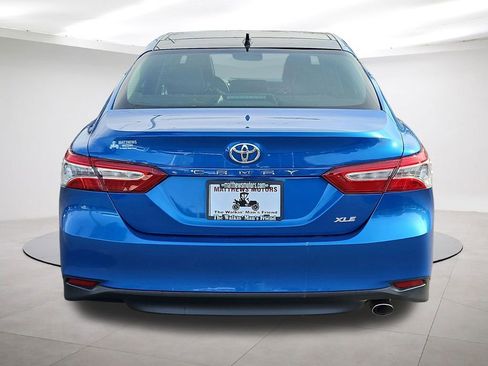 Used 2020 Toyota Camry XLE image 6