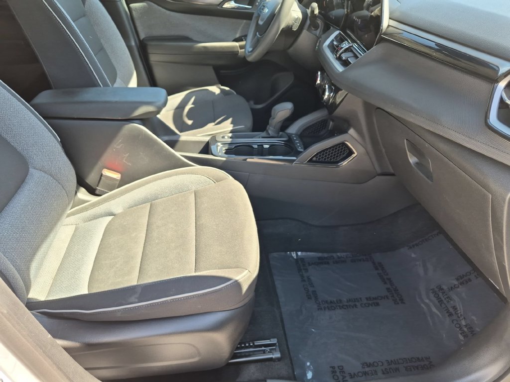 Used 2025 Chevrolet TrailBlazer LT AWD/4WD image 29