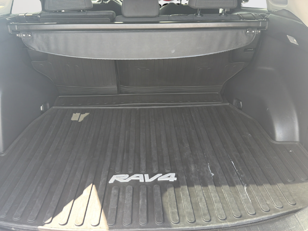 Used 2021 Toyota RAV4 LE AWD/4WD image 20