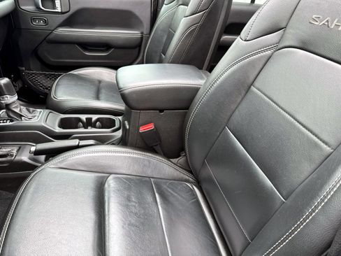 Used 2023 Jeep Wrangler Unlimited Sahara w/ Cold Weather Group image 11