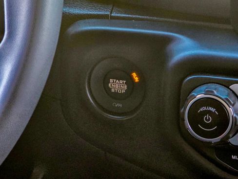 Used 2023 Jeep Gladiator Willys image 38