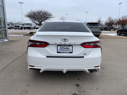 Used 2024 Toyota Camry SE image 6