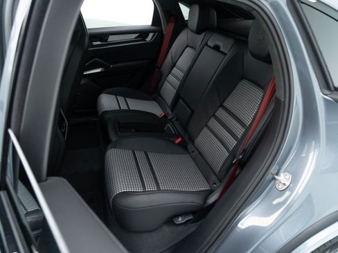 Certified 2026 Porsche Cayenne GTS AWD/4WD image 30