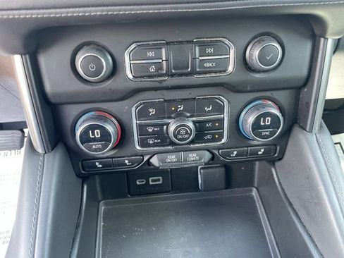 Used 2023 Chevrolet Suburban Z71 w/ Luxury Package AWD/4WD image 21
