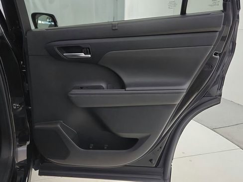 Certified 2024 Toyota Highlander XLE AWD/4WD image 29