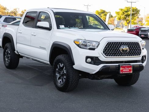 Used 2019 Toyota Tacoma TRD Off-Road AWD/4WD image 3