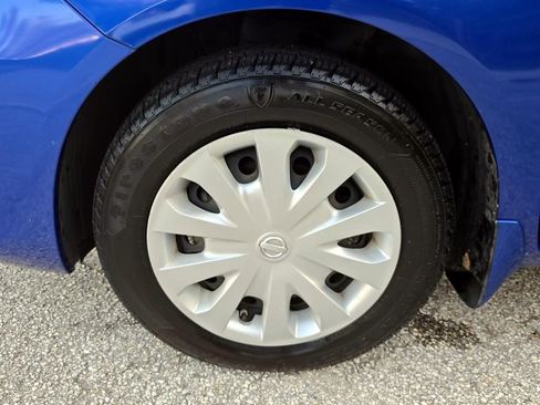 Used 2015 Nissan Versa SV FWD image 12